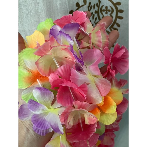 Vintage Walt Disney World Resort Villas Paper Notepad + 4 Polynesian Flower Leis - Picture 8 of 8